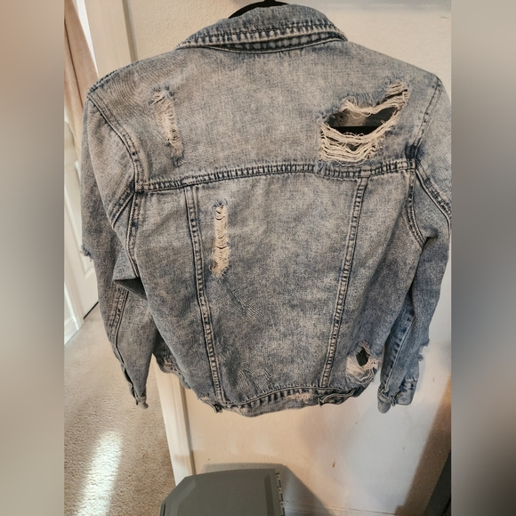 Distressed Juniors Denim Jacket by Refuge Size S - Picture 2 of 4